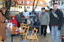 Oschersleben: Kindergruppe am Infostand